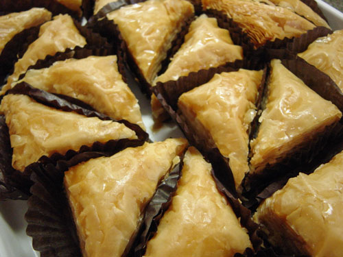 Help me choose my black and white favor! :  wedding Baklava