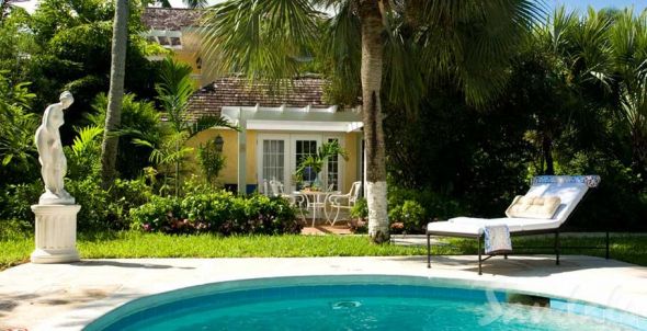 Post of picture of your honeymoon destination :  wedding Pool