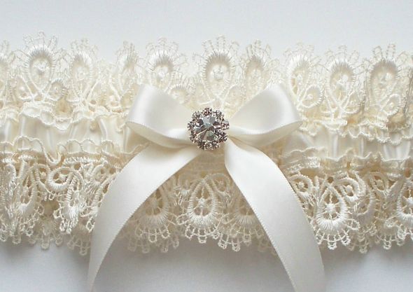 Etsy Wedding Finds!!! : wedding etsy jewelry accessories veils blusher fasinator clutch gown ivory dress wedding bridal place cards coloring book cuff links Il Fullxfull.1493584151