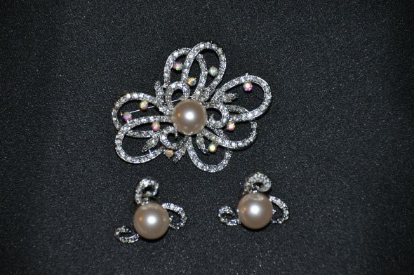 Price 20 Antique look Pear Brooch set Great Price wedding brooch pearl