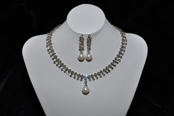 Crystal & Pearl Necklace Set :  wedding crystal set budget DSC 0023
