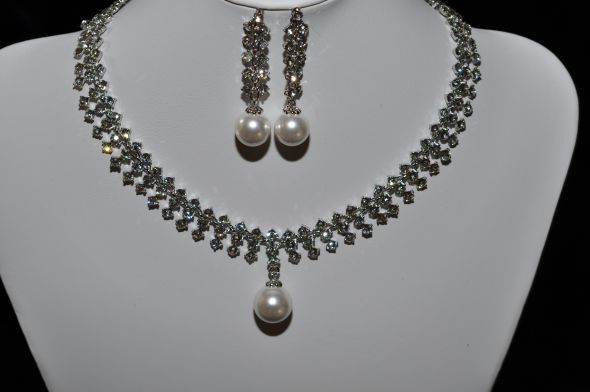 Crystal & Pearl Necklace Set : wedding crystal set budget DSC 0024