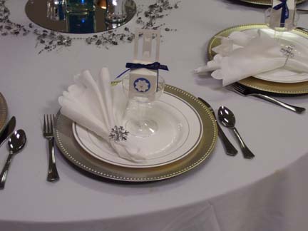 Plastic plates at reception? :  wedding Place Setting X6