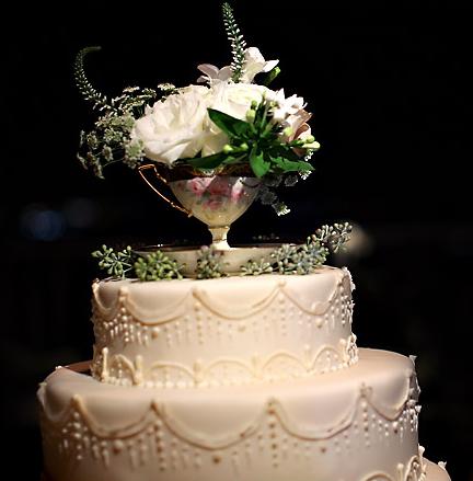 Ideas for using antique tea cups : wedding Topper