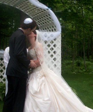 The kiss! :  wedding ceremony 36914 105979972784996 100001189807942 49181 4414083 N