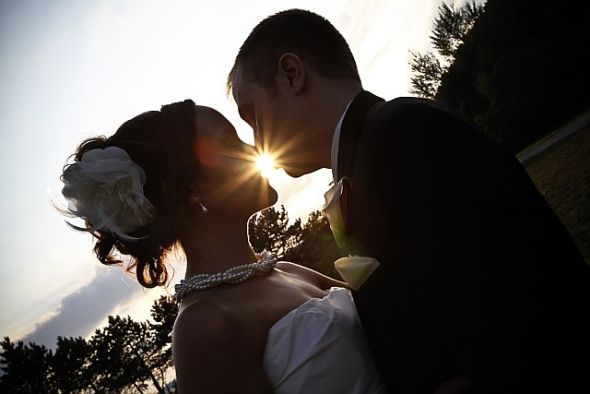 Married Bees: Your favorite pictures from your big day <3 :  wedding Sunkiss