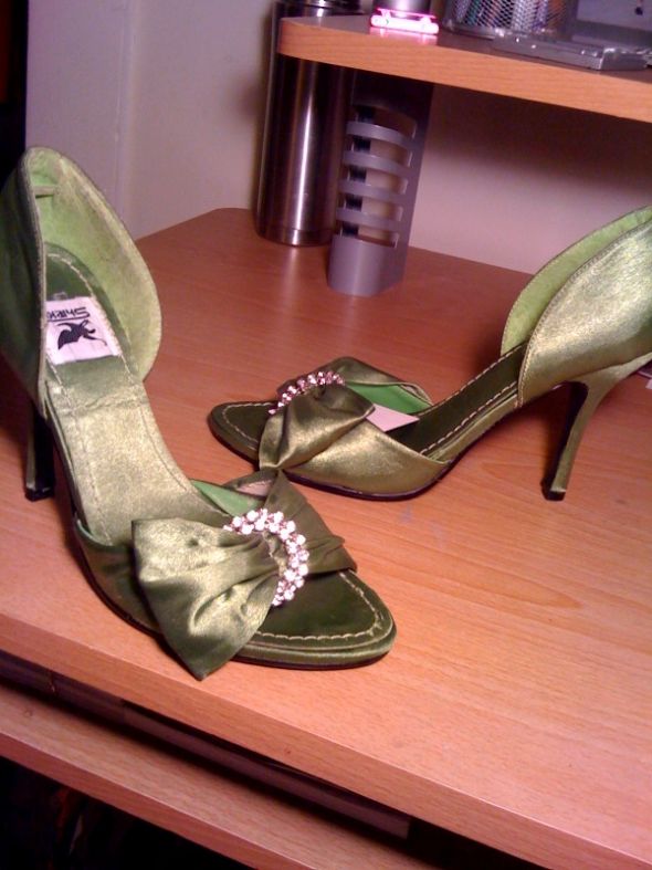 Green Shoes!! -Attn all bees looking for green shoes! : wedding green shoes Shoes Of Green