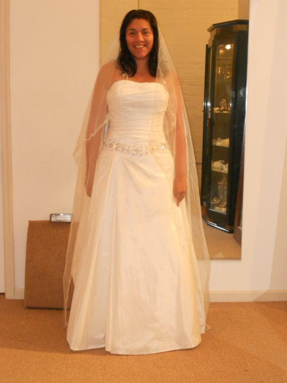 Show me your simple dresses!!! :  wedding dress simple plain 063