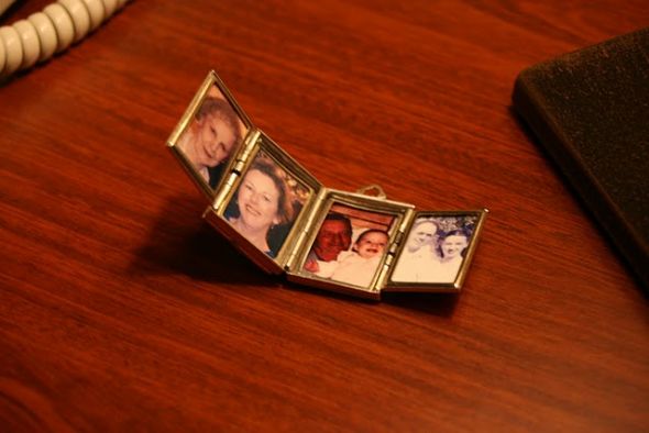 Honoring loved ones who can't be there :  wedding Pictures In Locket