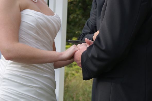 Married Bees: Your favorite pictures from your big day <3 :  wedding 4x4 Hands