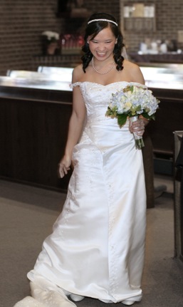 Married bees...post your favorite candid from your wedding :  wedding GrabberRaster 0302