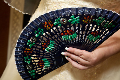 Anyone NOT using a bridal bouquet? : wedding Fan Magic