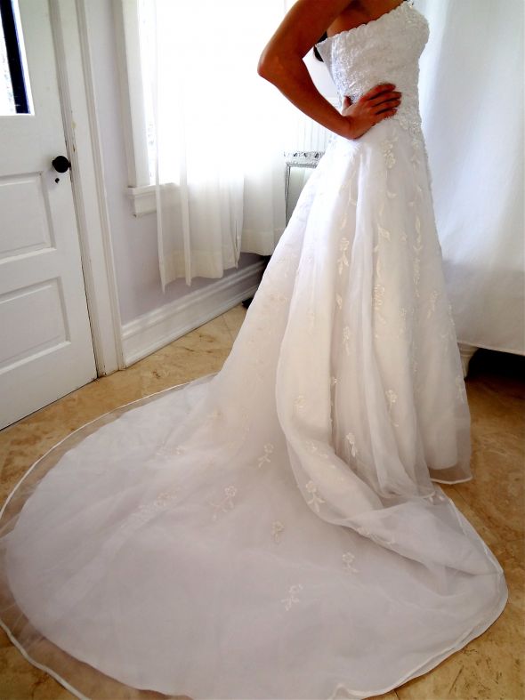 Beaded, tulle, button, white wedding dress- Size 4 $250 :  wedding crinoline organza a line 1 strapless beaded tulle train satin white dress inspiration ceremony DSC00585