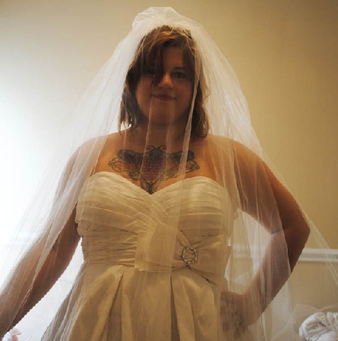 My dress that you've seen 1000 times on other brides (Pic heavy!) :  wedding Closeupveil