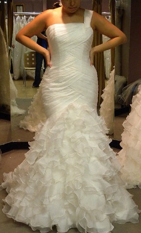 Fab dress with flowy ruffled skirt pics NEEDED. Im looking for the perfect one! : wedding dress dresses ruffles flowy gown Pronovias Ruffle