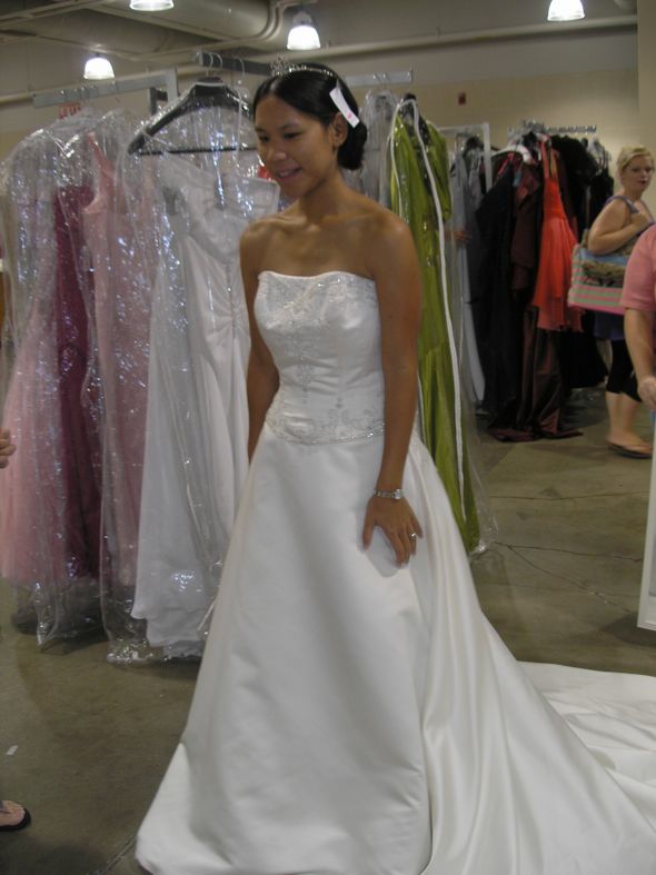 I know I'm crazy but I want to find this dress! :  wedding find wedding dress August09 051