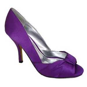 What kind of shoes should i wear?? :  wedding gown dress lace shoes ivory help Shoe