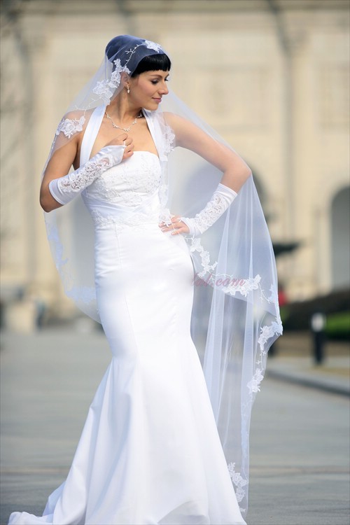 please talk me into buying this perfect veil..... :  wedding Mantilla Applique Veil