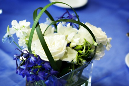 Post your centrepeices!  Or pics of ideas for centerepeices! :  wedding center piece floral decor Centerpiece2