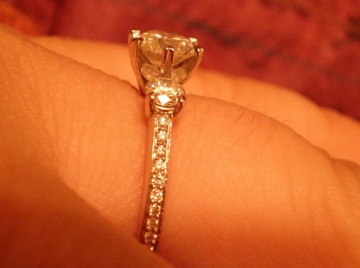 Does anyone have pave settings?  Can you show me? :  wedding Side1