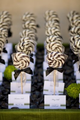Non-traditional escort cards : wedding Candy