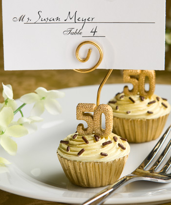 Non-traditional escort cards : wedding Cupcake