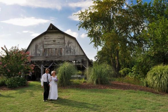 Just a few teasers from wedding day :  wedding 38615 416294757902 218678092902 4744461 578990 N