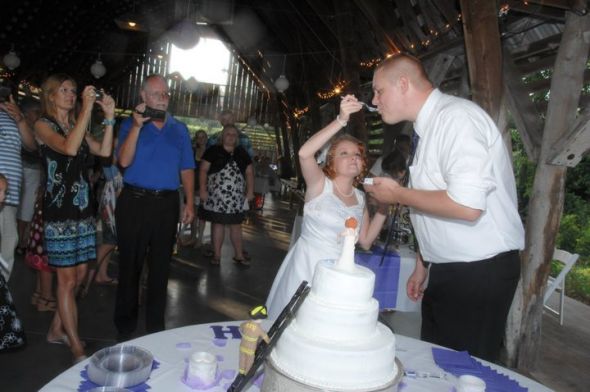 Just a few teasers from wedding day :  wedding 38642 416294122902 218678092902 4744435 2346327 N