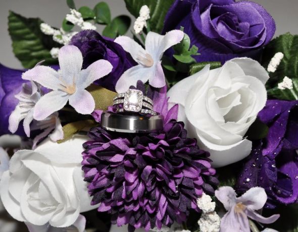 Just a few teasers from wedding day :  wedding 40868 416295377902 218678092902 4744486 1533010 N