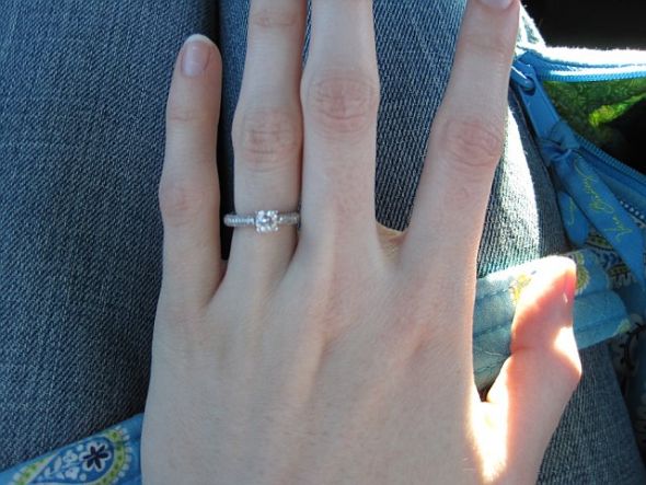 I'm not sure i like the size of my Engagement ring : wedding engagement ring BG