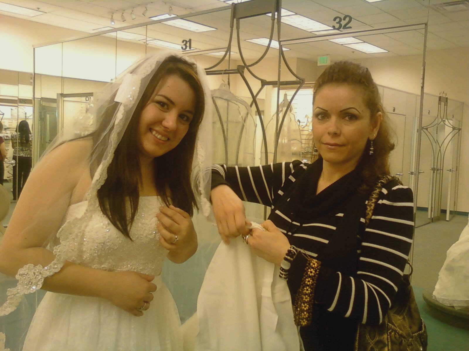 How to wear a mantilla veil : wedding mantilla veil casablanca 1909 mantilla veil how to wear 0222155454 01