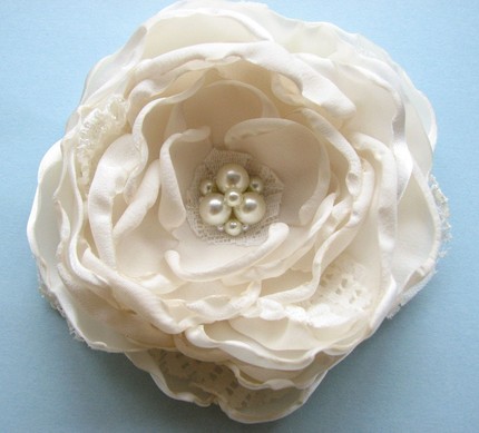 Etsy Wedding Finds!!! : wedding etsy jewelry accessories veils blusher fasinator clutch gown ivory dress wedding bridal place cards coloring book cuff links Hairflower