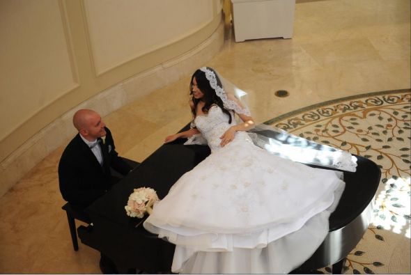 Finally some pro-pics...LOVE LOVE my venue and photog! :  wedding 7