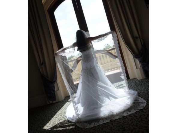 I LOVE my mantilla veil! :  wedding LZ3002