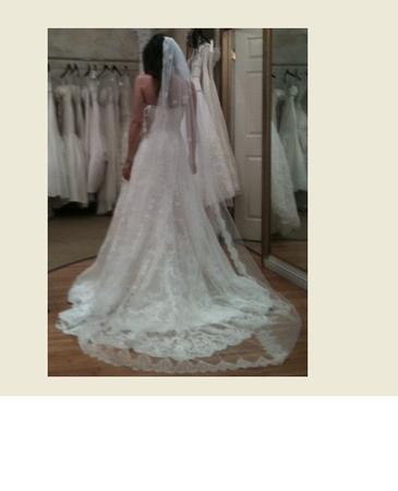 Lace dresses with SWEEP trains, do they exist? : wedding dress lace swee train court train Romona Keveza A Line L195 Off White 2010 106884