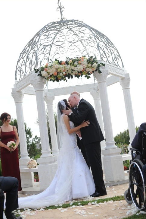 Dear Over 30 Brides, will you post wedding photos? :  wedding 30 1 wedding photos Firstkiss