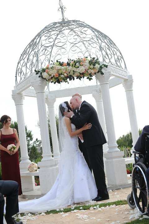 Married Ladies - You May Kiss the Bride Pics! :  wedding Kiss