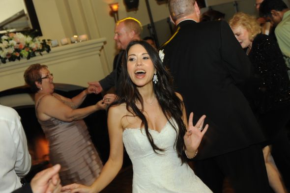 What are your ten favorite pro photos that express your day? :  wedding Pic8c