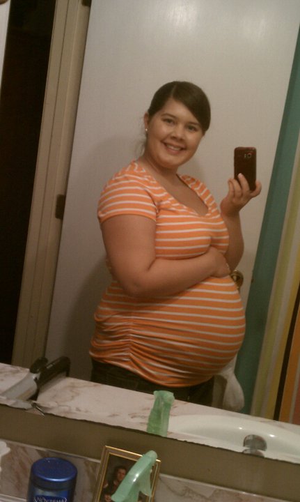 Bump pic and gender :  wedding 30wks