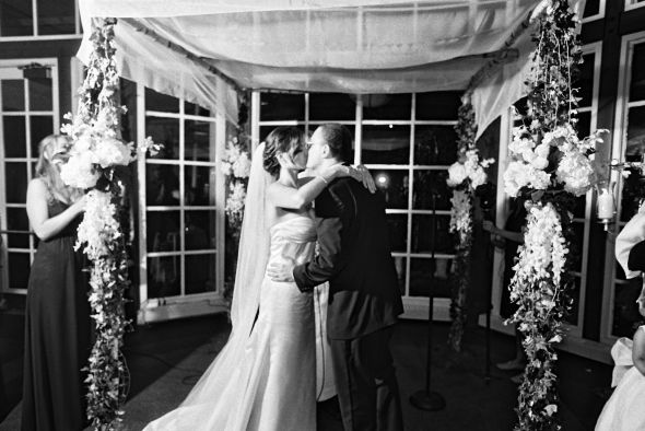 The kiss! : wedding ceremony Wedding Pro Pics 629