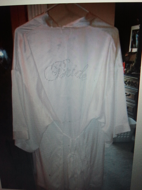 Victoris Secret  Bride Robe :  wedding bride robe white vs victoria secret ivory 2011 07 10 16.31.579