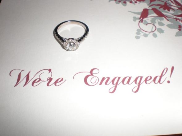 Does anyone have pave settings?  Can you show me? :  wedding Ring Pic1