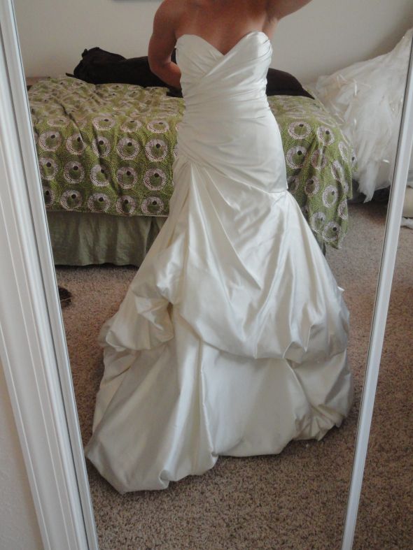 Jim Hjelm 8057 :  wedding wedding gown dress bridal designer mermaid fit n flare trumpet ivory DSC01740