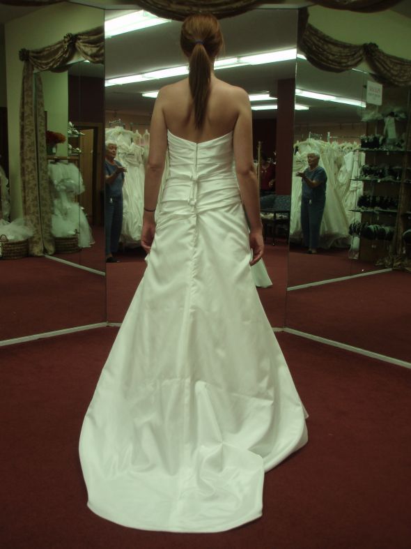 OK Ladies! Need to pick top dress...Need your help! :  wedding Dress4back