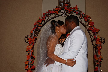 It's Too Quiet In Here!! Roll Call!! :  wedding Thekiss1