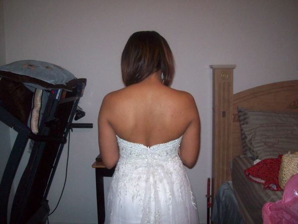 FI Saw a Picture of My Dress!! :  wedding Whitedress2
