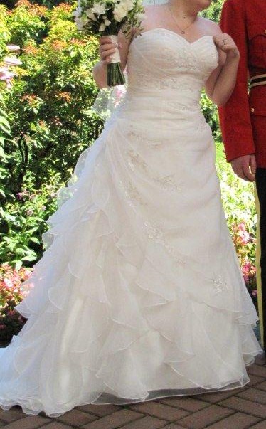 Just for fun - Does your dress match the style of your E-ring? Post Pics! :  wedding Dress2