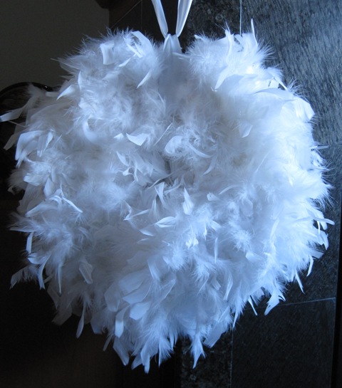 12 White Feather Wreaths - Pix Inside : wedding feather decor wreaths 008
