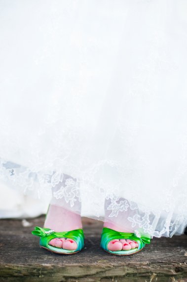 Shoe me your colored shoes! :  wedding 31654 530251839553 65200717 31420256 6920129 N
