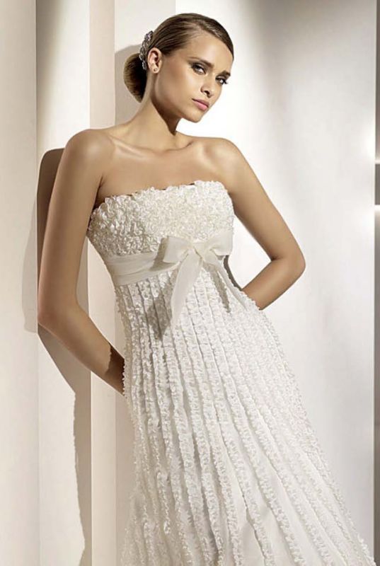 Poll: Most indecisive bride in the world urgently needs dress advice! : wedding Pronovias Martina Crop